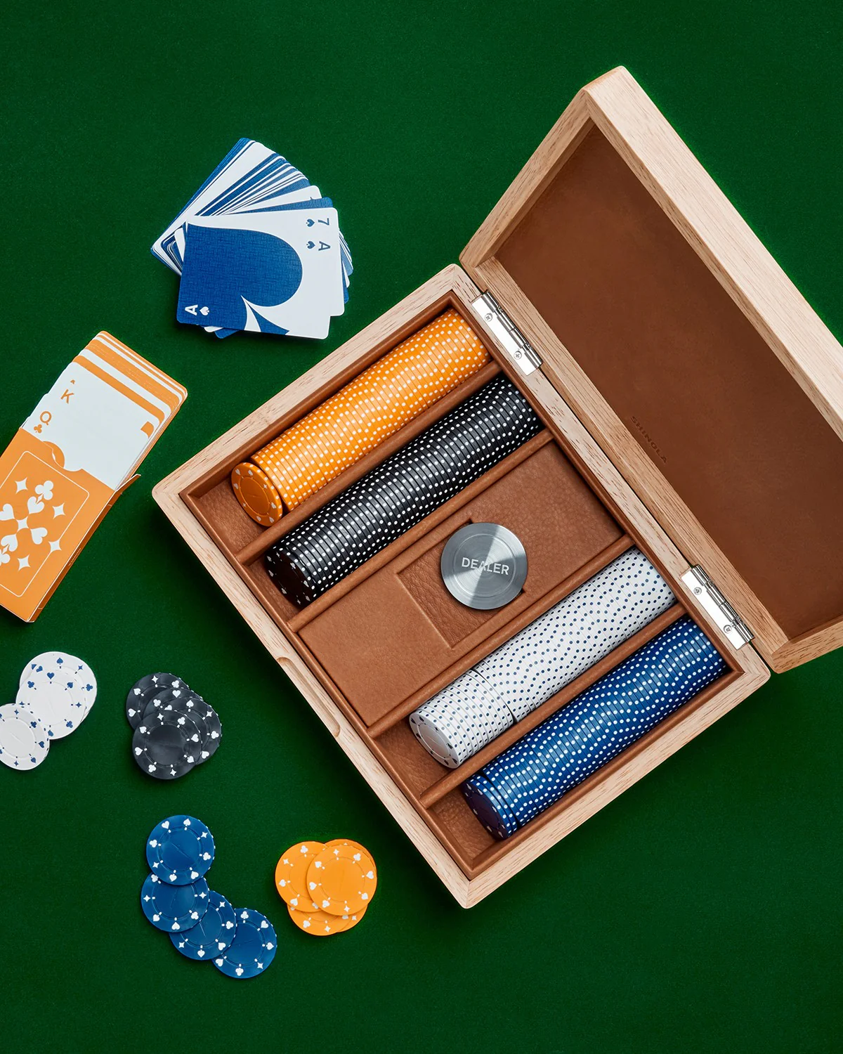 Lacquered Wood Poker Set - Cream / Blue - Image 11